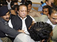 Cựu Thủ tướng Pakistan Nawaz Sharif  bị bắt giữ