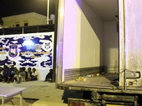 Libya phát hiện nhiều người di cư chết ngạt trong xe tải