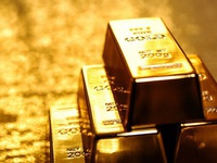 Giá vàng thế giới giảm thấp nhất 1 năm qua