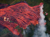 Dung nham từ núi lửa Kilauea phá hủy kết cấu đảo Hawaii