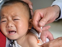 Trung Quốc chấn động vì bê bối vaccine kém chất lượng cho trẻ sơ sinh
