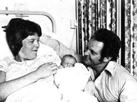 40 năm ngày em bé đầu tiên ra đời bằng phương pháp thụ tinh ống nghiệm
