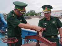 Nghệ An: Bắt giữ tàu vận chuyển số lượng lớn dầu trái phép