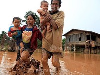 Cộng đồng người Việt Nam tại Trung Lào ủng hộ sự cố vỡ đập thủy điện