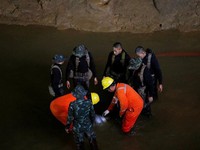 Giải cứu đội bóng Thái Lan ra khỏi hang: Có thể mất tới 4 tháng