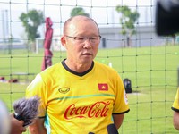 HLV Park Hang Seo: Văn Lâm là thủ môn tốt nhất V.League, Bùi Tiến Dũng phong độ chưa cao