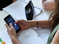 Pháp cấm điện thoại thông minh ở trường học