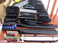 An Giang: Nhân viên công ty giao hàng nộp lượng lớn vũ khí thô sơ, công cụ hỗ trợ