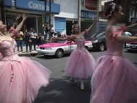 Múa ballet ở… giữa đường phố tại Mexico