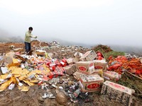 Lâm Đồng tiến hành tiêu hủy hơn 4 tấn hàng hóa nhập lậu