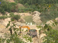 Tiếp diễn khai thác cát trái phép trên sông tại Khánh Vĩnh