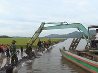 Nguy cơ mất an toàn của hệ thống đê điều ở Việt Nam trước lũ, bão