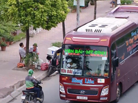 Nhức nhối tình trạng xe khách dừng, đỗ sai quy định tại Hà Nội