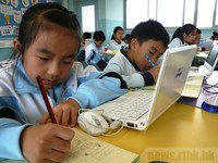 Các trường tiểu học ở Hong Kong (Trung Quốc) giảm tải cho học sinh