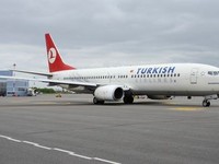 Máy bay hạ cánh khẩn cấp tại Romania vì khách mắc bệnh thương hàn