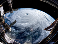 Siêu bão Trami đe dọa Nhật Bản và Đài Loan