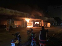 Cháy dãy quán ăn uống tại Hoài Đức, Hà Nội
