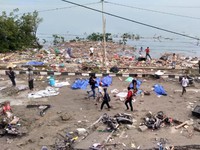 Ít nhất 384 người thiệt mạng do sóng thần ở Indonesia