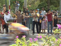 Người dân Quảng Nam say mê Giải xe đạp quốc tế VTV Cup Tôn Hoa Sen 2018