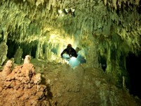 Phát hiện hang động ngầm lớn nhất hành tinh