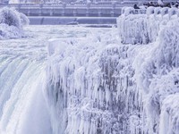 Ngọn thác hùng vĩ nhất thế giới 'đông cứng' trong cái lạnh -67 độ C