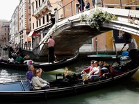 Venice thu phí du lịch để đối phó với làn sóng đông đảo du khách