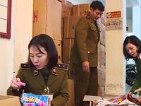 Bắt giữ hàng tấn bánh kẹo dành cho trẻ em giả nhãn mác Thái Lan, Hàn Quốc