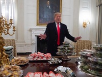 Tổng thống Mỹ đãi khách bằng đồ ăn nhanh