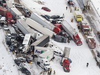 Mỹ: Tai nạn liên hoàn giữa hàng chục xe ô tô, gần 60 người bị thương