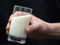 Đức thu hồi sữa nhiễm khuẩn 'ăn thịt người'