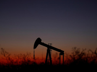 Giá dầu tiếp tục giảm do lo ngại về nhu cầu của Trung Quốc
