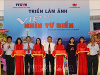 Triển lãm 100 bức ảnh chủ đề 'Việt Nam - Nhìn từ biển'