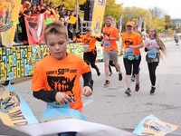 Bé 11 tuổi lập kỷ lục chạy bán marathon khắp 50 bang