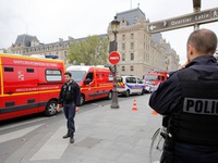 4 cảnh sát thiệt mạng trong vụ tấn công bằng dao tại Paris