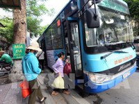 Hà Nội đẩy nhanh cấp thẻ cho người đi xe bus miễn phí