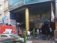 Hà Nội: Dập tắt đám cháy ở cửa hàng phân phối gạch lát trên phố An Trạch