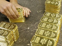 Giá vàng châu Á tăng do lo ngại căng thẳng thương mại Mỹ - Trung