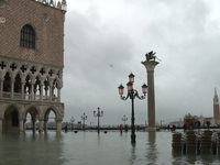 Venice chìm trong biển nước vì ngập lụt