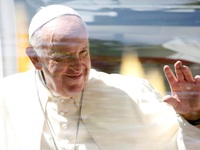 Giáo hoàng gỡ bỏ quy tắc giữ bí mật liên quan đến các vụ lạm dụng tình dục trẻ em