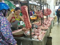 Giá thịt lợn ở miền Trung bất ngờ giảm mạnh