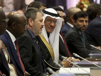 OPEC+ họp bàn cắt giảm sản lượng khai thác dầu