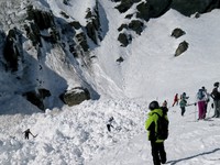 Lở tuyết khu resort ở Thụy Sĩ chôn vùi nhiều người