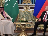 Saudi Arabia và Nga tìm cách ổn định thị trường dầu mỏ