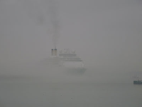 Không khí lạnh suy yếu gây mưa phùn, sương mù trên biển
