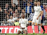 ẢNH: Real Madrid gục ngã trước Barcelona trong trận cầu Siêu kinh điển