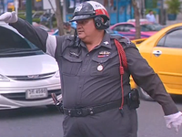 Cảnh sát béo phì Thái Lan tham gia chương trình 'hủy diệt mỡ bụng'