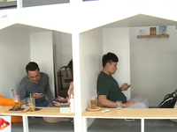 Độc đáo mô hình quán cà phê giường nằm phong cách Nhật Bản