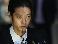 Jung Joon Young cúi đầu xin lỗi khi nhận lệnh bắt giữ