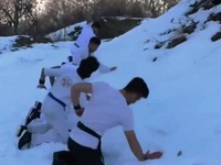 Tập Karate trong băng tuyết