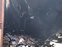Ba mẹ con thiệt mạng trong đám cháy xưởng đông lạnh ở Trung Văn (Hà Nội)